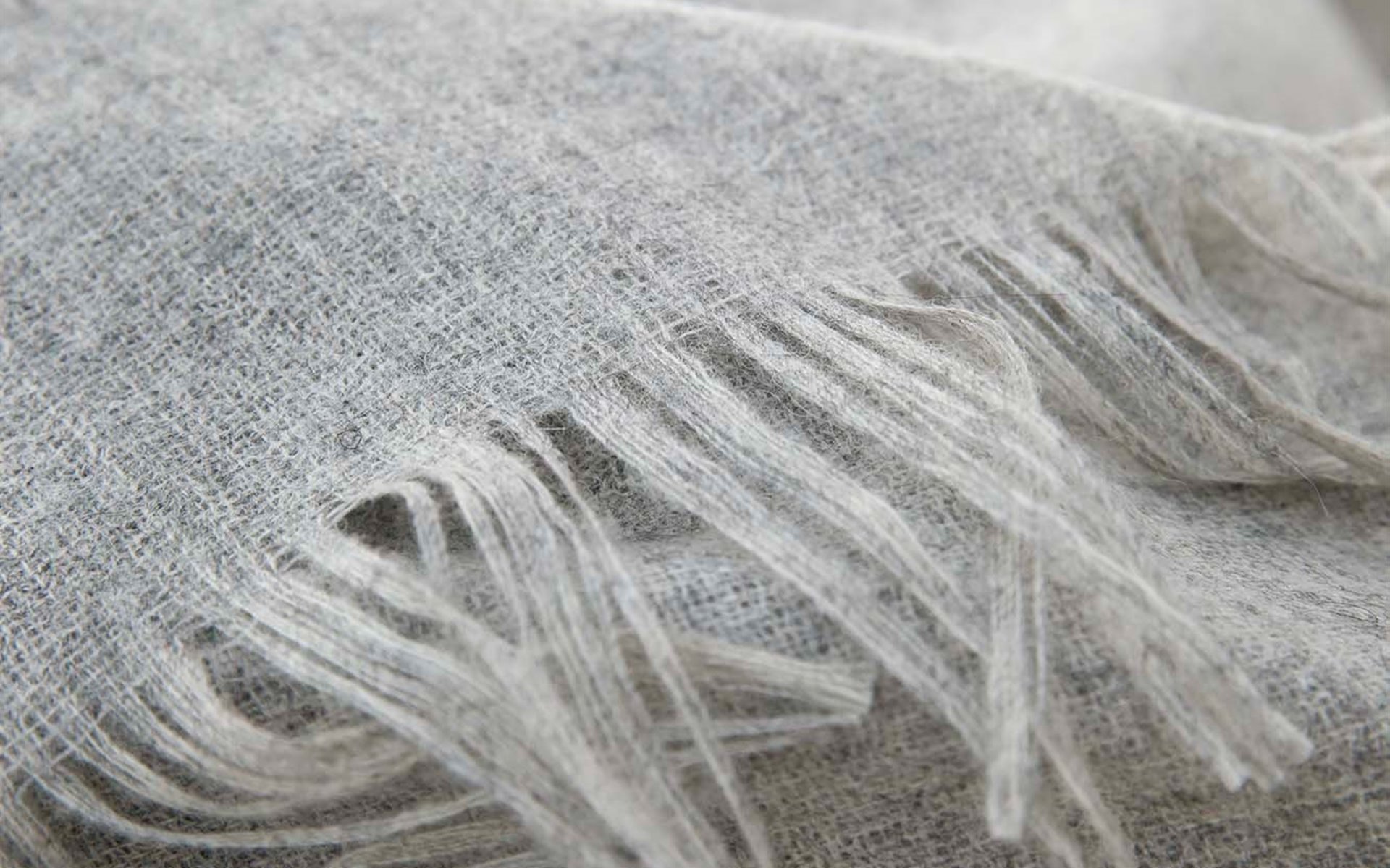 Mrs.Me blanket Nick Lightgrey detail web